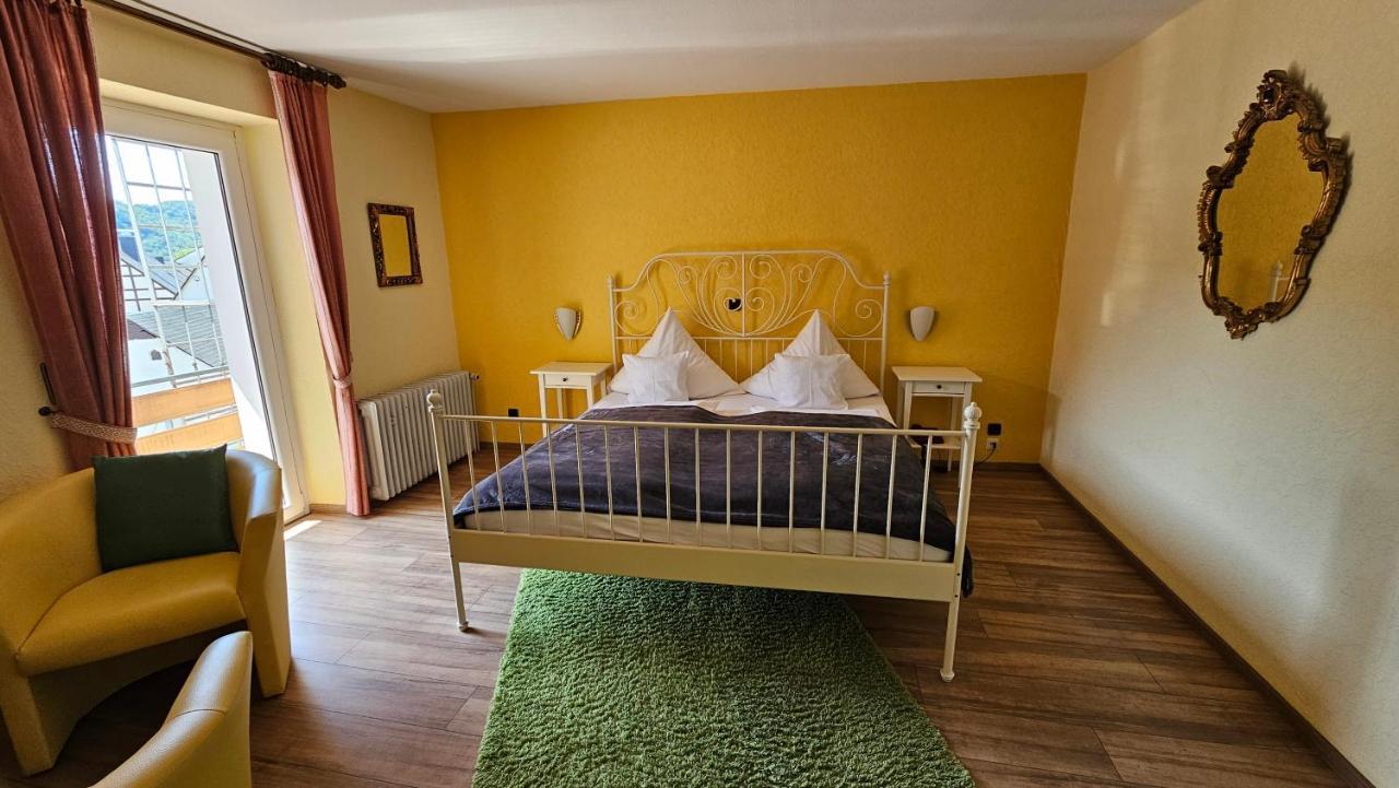 Ratskeller Hotel & Restaurant Kröv エクステリア 写真